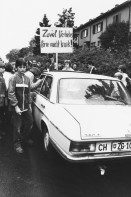 Image of sheet 19800262 photo 6: Demonstration AnwohnerInnen Schweighofstrasse Zürich 27.06.1980 Zuviel Verkehrslärm macht krank! √