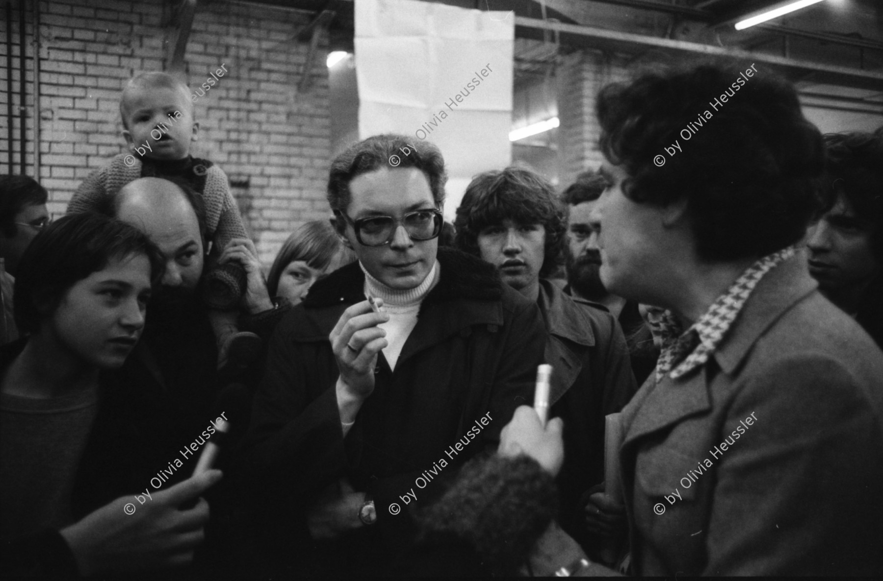 Image of sheet 19800273 photo 6: Eröffnungs Tag des AJZ Stadträtin Emilie Lieberherr 
Jugendbewegung Bewegig AJZ Zürcher Jugendunruhen Demonstrationen
Zürich 1980

19800273