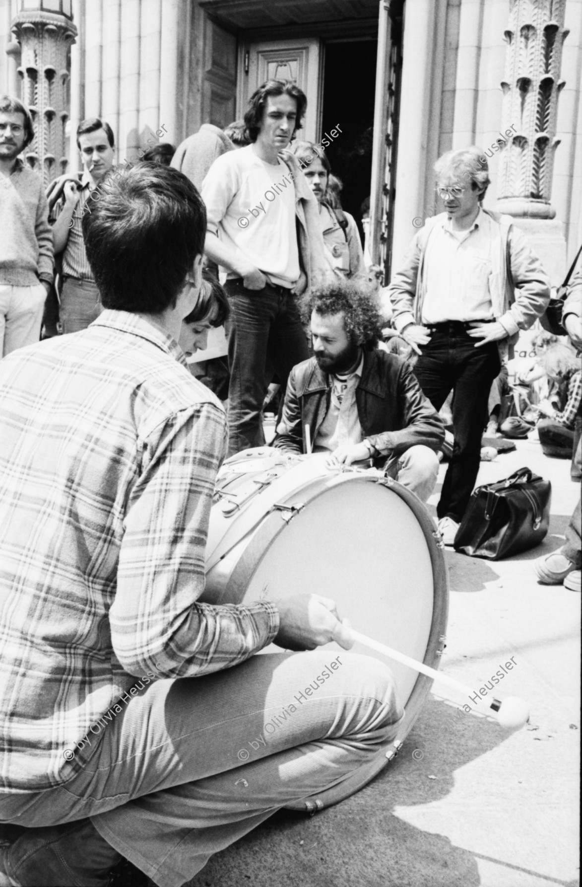 Image of sheet 19800281 photo 10: Streik an der Univeristät Zürich. Gegen Zensur und Repression mit u.a. Christoph Schaub, Filmregisseur, Josy Meier, Drehbuchautorin, Marcel Müller, Christian Jordi, Arzt
Jugendbewegung Bewegig AJZ Zürcher Jugendunruhen Demonstrationen
Zürich youth movement protest 1980