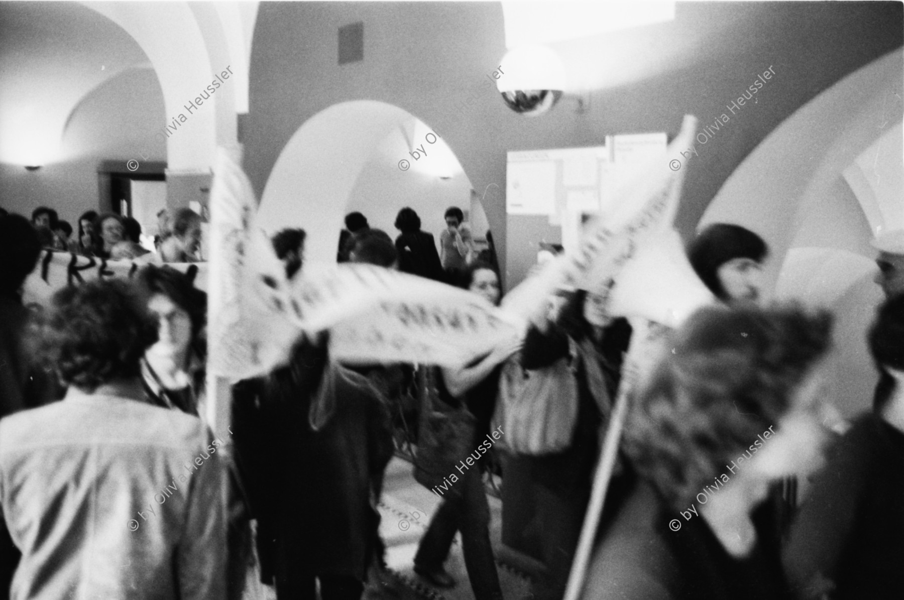 Image of sheet 19800281 photo 30: Streik an der Uni Universität Zürich. Gegen Zensur und Repression 
Jugendbewegung Bewegig AJZ Zürcher Jugendunruhen Demonstrationen
Zürich youth movement protest 1980 


sheet kontrollieren Fehler 05 doppelt