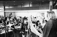 Image of sheet 19800281 photo 37: Streik an der Univeristät Zürich. Gegen Zensur und Repression mit u.a. Christoph Schaub, Filmregisseur, Josy Meier, Drehbuchautorin, Marcel Müller, Christian Jordi, Arzt
Jugendbewegung Bewegig AJZ Zürcher Jugendunruhen Demonstrationen
Zürich youth movement protest 1980
