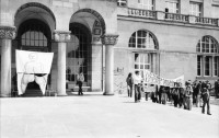 Image of sheet 19800281 photo 4: Streik an der Univeristät Zürich. Gegen Zensur und Repression mit u.a. Christoph Schaub, Filmregisseur, Josy Meier, Drehbuchautorin, Marcel Müller, Christian Jordi, Arzt
Jugendbewegung Bewegig AJZ Zürcher Jugendunruhen Demonstrationen
Zürich youth movement protest 1980