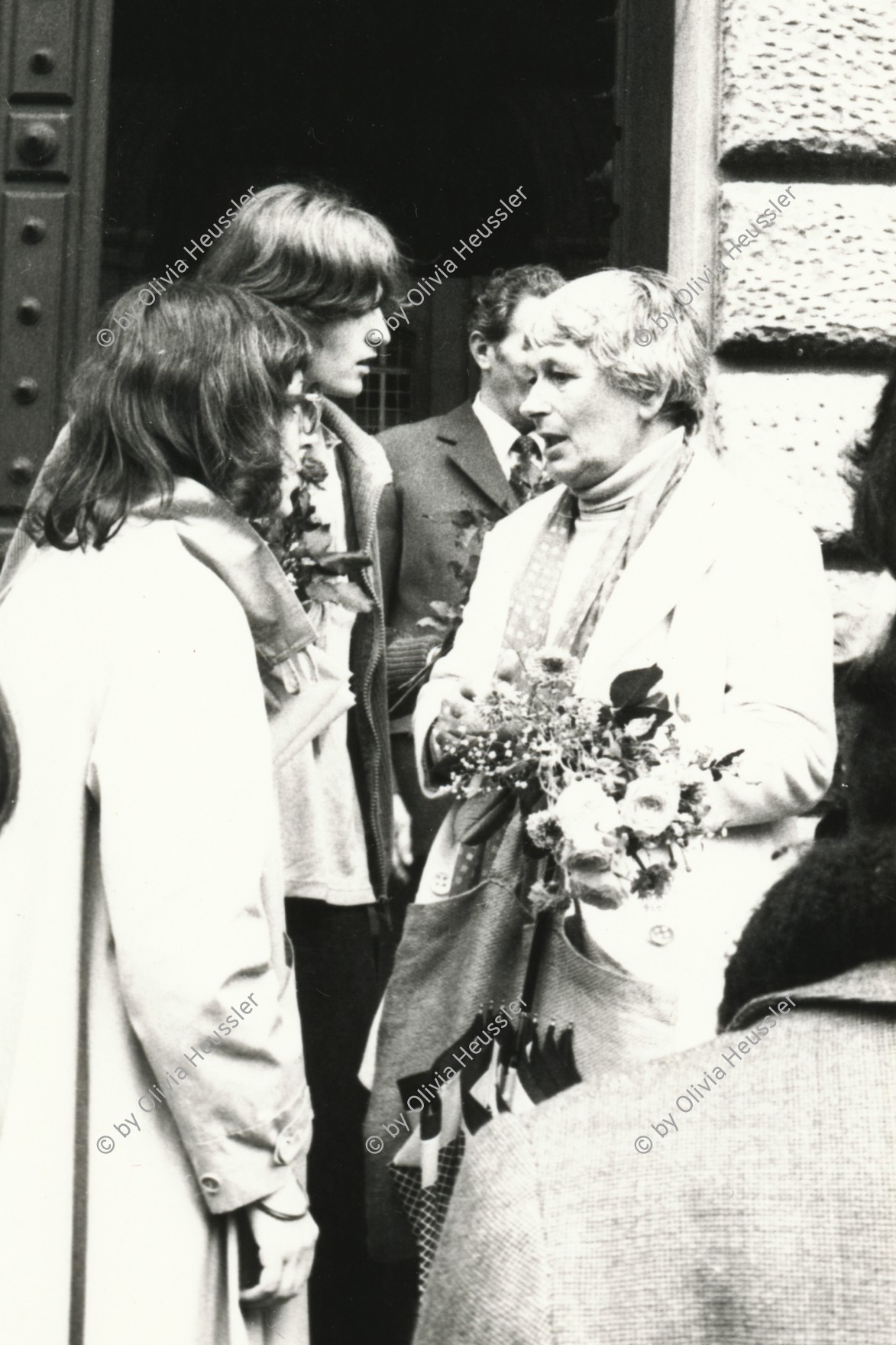 Image of sheet 19800291 photo 18: Frauen für den Frieden protestieren vor dem Bundeshaus gegen 'scharfe Munition' Gerda Hegi  Bern 1980