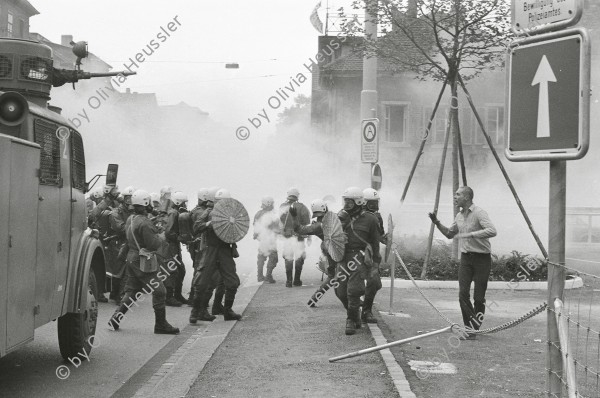 Image of sheet 19800301 photo 22: Jugendbewegung Bewegig AJZ Polizeieinsatz Zürcher Jugendunruhen Demonstrationen Zürich youth movement protest teargas
Belgrade Photo Month 2019
«Counter power» Altkirch 2017
Exhibition: Zurich, The Eighties Photobastei 2020
p.41