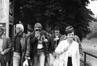 Image of sheet 19800301 photo 29: Fritz Morgenthaler (li) und PassantInnen fluechten vor 
Tränengas, Zuerich 1980.

Zürich youth movement protest 1980 √