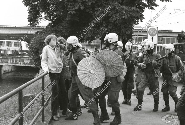 Image of sheet 19800301 photo 9: Junger Mann wird von Polizei weggedraengt, Zuerich Jugendunruhen, 1980.
Jugendbewegung
Zürich youth movement protest 
 Exhibition: Zurich, The Eighties Photobastei Zürich 2020

Belgrade Photo Month 2019, 76 x 114 cm