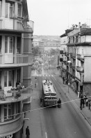 Image of sheet 19800302 photo 15: Traenengas Nebel und VBZ Bus Nr. 32 in der Langstrasse, Zuerich 1980.