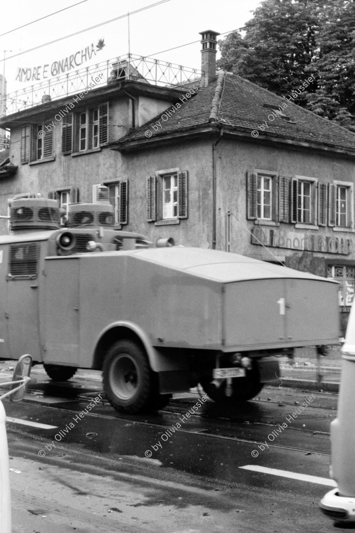 Image of sheet 19800302 photo 30: Vor dem AJZ  (Autonomes Jugendzentrum)
Wasserwerfer im Einsatz Tränengas 
Limmatstrasse Kreis fünf 5 
Police Teargas Switzerland Europe

Jugendbewegung Bewegig AJZ Zürcher Jugendunruhen Demonstrationen
Zürich youth movement protest 1980 √


© 1980, Olivia Heussler / www.clic.li