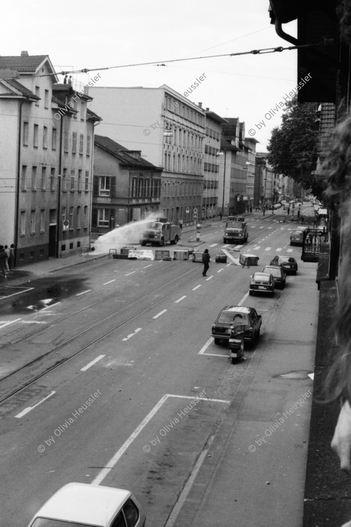 Image of sheet 19800302 photo 34: Barrikade vor dem AJZ (Autonomes Jugendzentrum)
Wasserwerfer im Einsatz Tränengas
Limmatstrasse Kreis fünf 5
Police Teargas Barricade Switzerland Europe

Jugendbewegung Bewegig AJZ Zürcher Jugendunruhen Demonstrationen
Zürich youth movement protest 1980 


© 1980, Olivia Heussler / www.clic.li