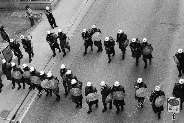 Image of sheet 19800302 photo 8: From: Zürich Sommer 1980
Jugendbewegung Bewegig Zürcher Jugendunruhen Demonstrationen youth movement protest