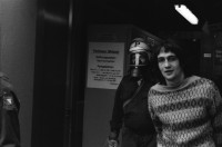 Image of sheet 19800306 photo 28: Demonstration für die Einstellung aller Strafverfahren. Zwölf Stunden Krawall  124 Verhaftungen Die Limmatstrasse 18-20 vor dem AJZ gleicht einem Schlachtfeld. Barrikaden. Rauch. Container liegen am Boden. Christian Vaterlaus.(heute Networking) Polizei greift Sanität Auto Deux Chevaux an, die Verletzte wegfahren, reissen Verwundete aus dem Auto und verhaften sie. Kamera Mann Ackermann von SFDRS. Junger Mann wird verhaftet, wird später Junkie und Patient von unserer Praxis am Limmatplatz. Angriff Polizei auf Gruppe auf Mühlesteg beim Platzspitz. Brücke über die Sihl. Junger schützt sich mit seinem aufgespannten Regenschirm. Wird von Polizei heftig zusammengeprügelt. Ich bin Zeugin am Prozess gegen ihn und erzähle über das friedliche Verhalten des Typs, der später 3 Monate bedingt Gefängnis kriegt. Meine Bilder (laut Staatsanwalt Bärtschi vor den Geschworenen) seien kein Beweis. Der Rand des Negativs sei nicht zu sehen!
Jugendbewegung Bewegig AJZ Zürcher Jugendunruhen Demonstrationen
Zürich youth movement protest 1980