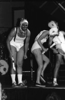 Image of sheet 19800310 photo 12: Jango Edwards am Theaterspektakel im Zirkuszelt.