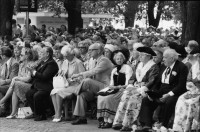 Image of sheet 19800320 photo 1: 1. Aug Feier auf dem Bürkliplatz in Zürich 1980.  
 
Achtung! Bilder mit Nummern von diesem Bogen bei 800321 im PC archiviert

Jugendbewegung Bewegig AJZ Zürcher Jugendunruhen Demonstrationen