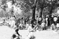 Image of sheet 19800322 photo 16: Feierlichkeiten zum 1. August Nationalfeiertag auf dem Sechseläuten Platz vor dem Opernhaus Opera, mit anschliessender Unzufriedenen Demo. Chor

Jugendbewegung Bewegig AJZ Zürcher Jugendunruhen Demonstrationen
Zürich youth movement protest 1980 √
© 1980, by OLIVIA HEUSSLER