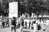 Image of sheet 19800322 photo 23: Im AJZ starten die Vorbereitungen für ein 1. August Nationalfeiertag auf dem Sechseläuten Platz vor dem Opernhaus Opera, mit anschliessender Unzufriedenen emo 

Jugendbewegung Bewegig AJZ Zürcher Jugendunruhen Demonstrationen
Zürich youth movement protest 1980