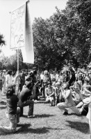 Image of sheet 19800322 photo 25: 1. August Nationalfeiertag auf dem Sechseläuten Platz vor dem Opernhaus Opera, mit anschliessender Unzufriedenen Demo.  Gruppenbild Happening theater 


Jugendbewegung Bewegig AJZ Zürcher Jugendunruhen Demonstrationen
Zürich youth movement protest 1980