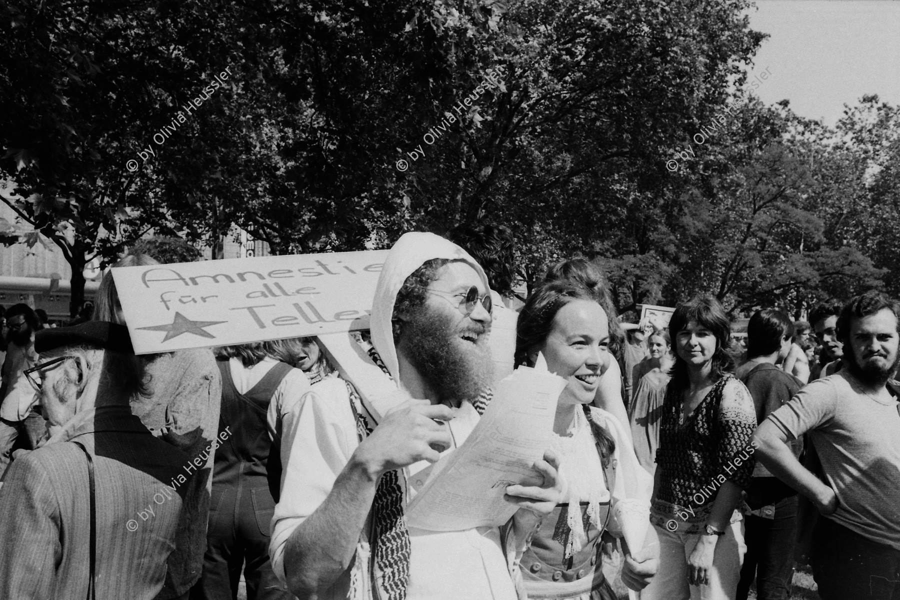 Image of sheet 19800322 photo 35: 1. August Nationalfeiertag auf dem Sechseläuten Platz vor dem Opernhaus Opera, mit anschliessender Unzufriedenen Demo. 

Jugendbewegung Bewegig AJZ Zürcher Jugendunruhen Demonstrationen
Zürich youth movement protest 1980 √
© 1980, by OLIVIA HEUSSLER, / www.clic.li