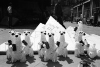 Image of sheet 19800322 photo 4: Im AJZ starten die Vorbereitungen für ein 1. August Fest auf dem Sechseläuten Platz mit anschliessender Unzufriedenen Demo. Die kleinen aufgeblasenen Sprite Werbe Bärchen dienen als Eisbären. Symbol, für das kalte Klima in der Stadt Zürich. Jeder trägt eine Bombe, mit Zündschnur. Der Eisberg aus Styropor wird auch an der Demo mitgetragen. 
Zürich youth movement protest 1980 √
Publlicity Sprite
