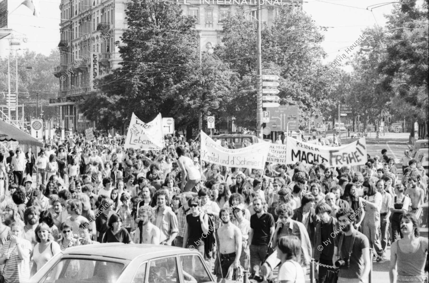 Image of sheet 19800323 photo 10: Unzufriedenen Demonstration gegen Strafverfahren am 1. August 1980 am Limmatquai in Zürich.
Jugendbewegung Jugendunruhen 80s youth movement protest