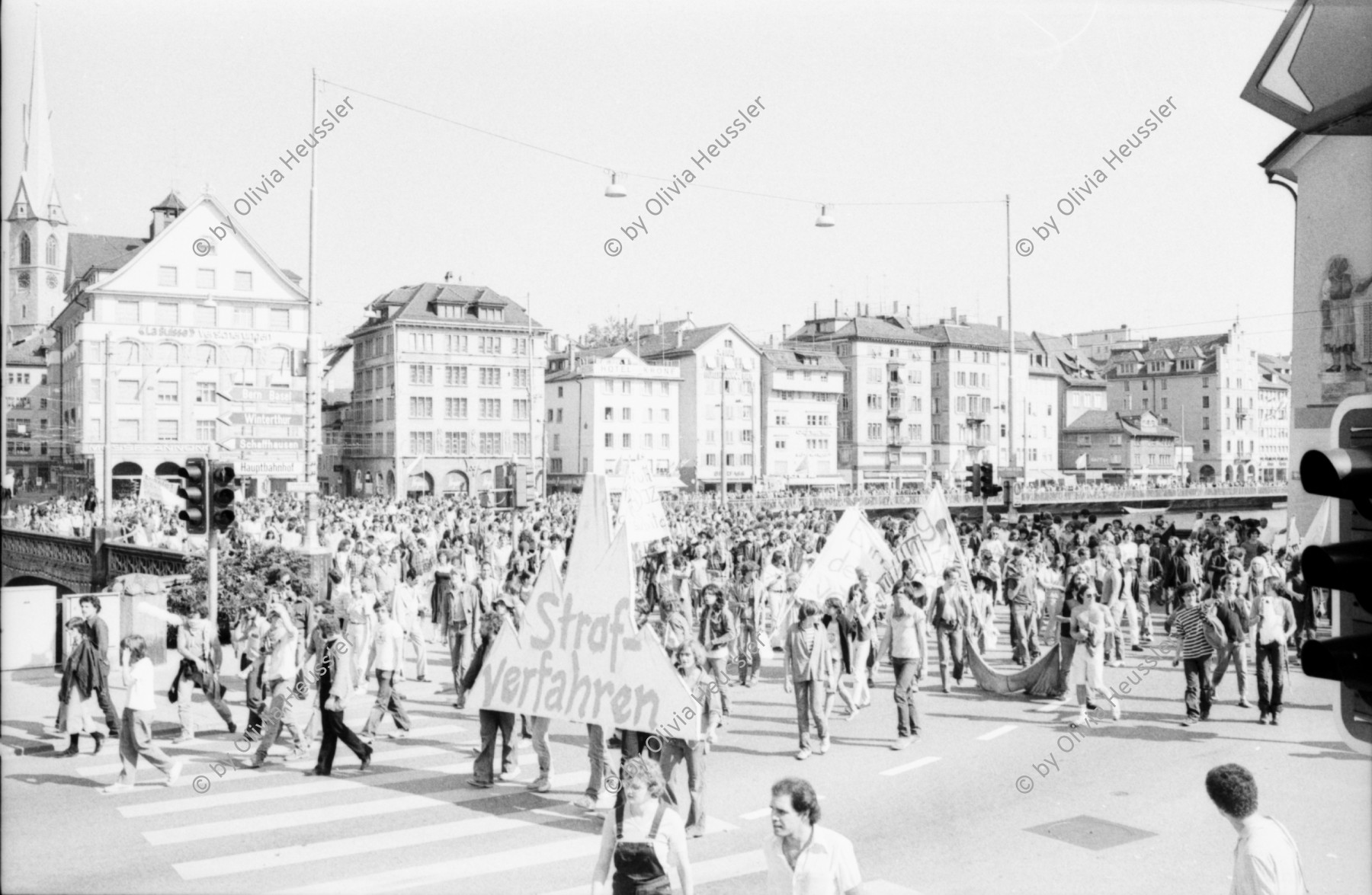 Image of sheet 19800323 photo 27: Unzufriedenen Demonstration mit Eisberg aus Styropor gegen die Strafverfahren.
Jugendbewegung Bewegig Zürcher Jugendunruhen Demonstrationen
Zürich youth movement protest 1980