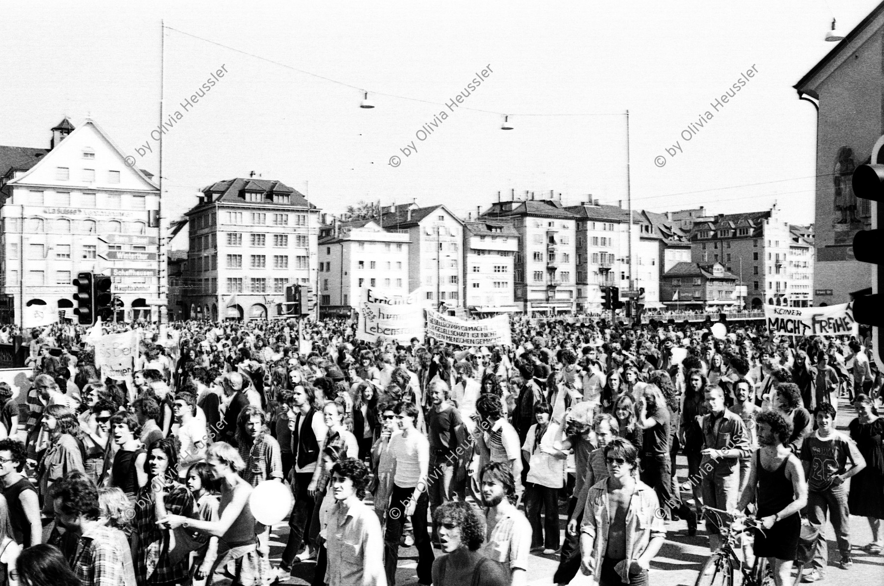 Image of sheet 19800323 photo 30: Unzufriedenen Demonstration gegen die Strafverfahren.

Jugendbewegung Bewegig Zürcher Jugendunruhen 
Zürich youth movement protest 1980