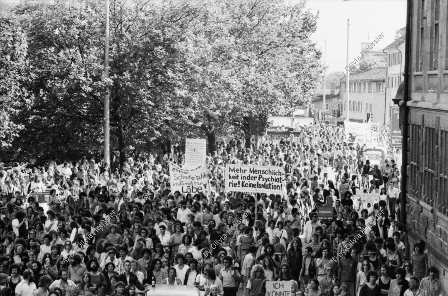 Image of sheet 19800323 photo 37: Unzufriedenen Demonstration gegen Strafverfahren am 1. August 1980 in Zürich.
Jugendbewegung Jugendunruhen 80s youth movement protest