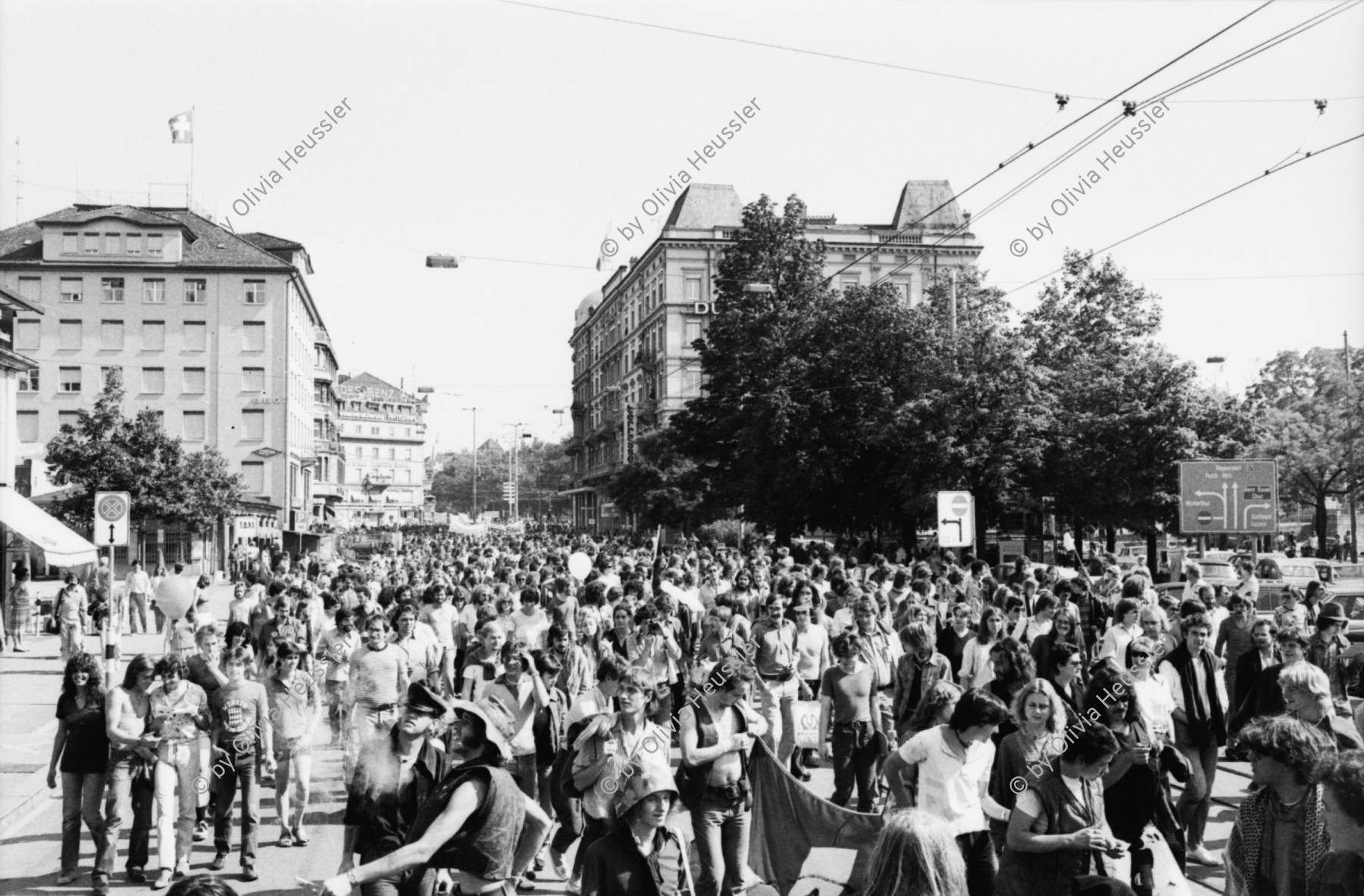 Image of sheet 19800323 photo 4: Unzufriedenen Demonstration in Zürich 1980. 
Jugendbewegung Bewegig Zürcher Jugendunruhen  youth movement protest