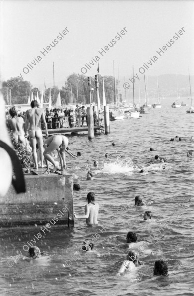 Image of sheet 19800324 photo 29: Nacktbaden im Zürichsee am Uto Quai nach Demonstration am Nationalfeiertag 1. August 1980 in 
Zürich.
protest youth movement Jugendbwegung Zürcher Jugendunruhen