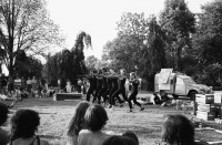 Image of sheet 19800324 photo 35: Theater von Bewegten am Zuerihorn am Nationalfeiertag in Zürich 1980.
Jugendbewegung Bewegig AJZ Zürcher Jugendunruhen Demonstrationen
protest youth movement 2 CV