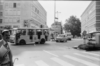 Image of sheet 19800341 photo 12: Nach Wohnungsnotdemonstration 137 Verhaftungen. Stauffacher Umbau. 'Tausche 4 Zi Abbruchwohnung gegen Villa am Zürichberg' 'Beton macht krank und unberechenbar' Helvetiaplatz. An der Nüschelerstrasse gibt es ein Polizeieinsatz mit Tränengas, die Leute flüchten in die Parkgarage. Verhaftung. Limmatquai Kurz Schaufenster wird eingeschlagen Getränke ausgeraubt Bellevue wird von Militär und Polizeifahrzeugen besetzt. Ein verwundeter wird am Limmatquai von der Sanität betreut und abgeholt.
Jugendbewegung Bewegig AJZ Zürcher Jugendunruhen Demonstrationen
Zürich protest youth movement 1980