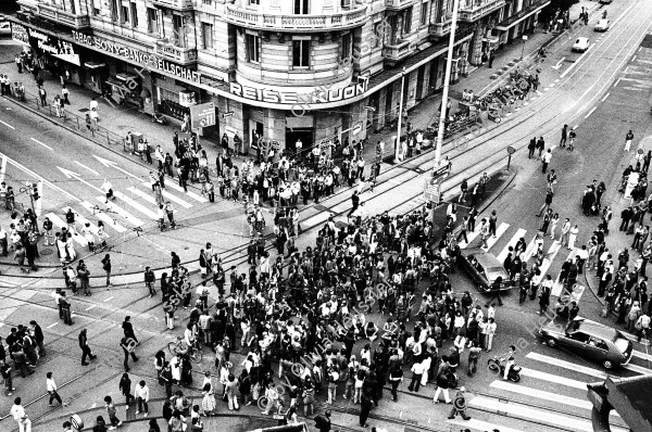 Image of sheet 19800342 photo 1: Zürich youth movement protest 1980 Zuercher Unruhen Jugendunruhen
From: Zürich Sommer 1980