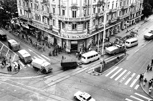 Image of sheet 19800342 photo 5: Zürich youth movement protest
Exhibition: The eighties. Photobastei 2.0 2020
From: Zürich Sommer 1980 page nr. 5/6