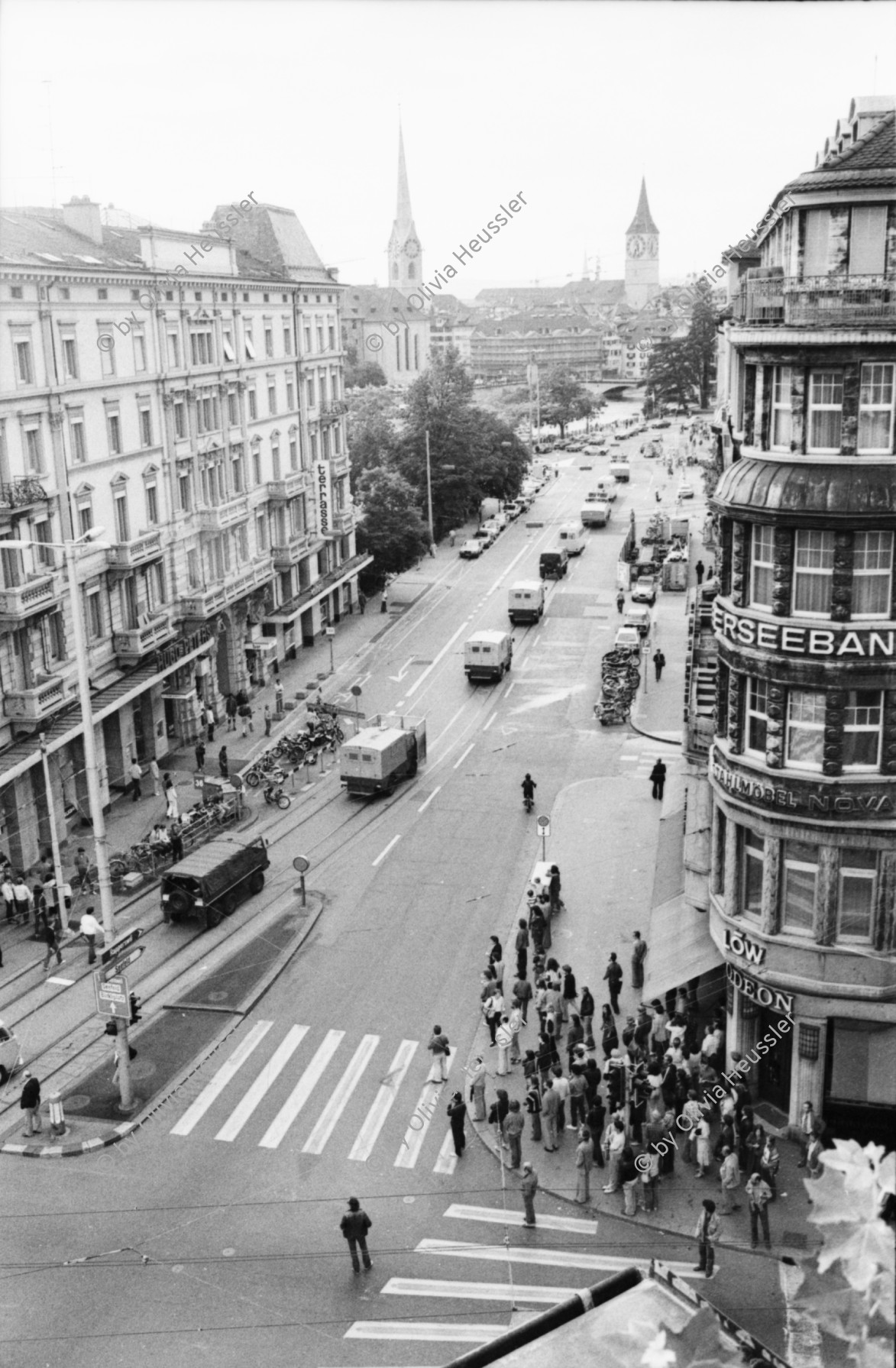 Image of sheet 19800342 photo 8: Polizeieinsatz nach Wohnungsnot Demonstration am Bellevue und Limmatquai, Zürich 1980. 

Zürich youth movement protest 1980 √  Schweiz Switzerland Suisse Europe