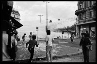 Image of sheet 19800343 photo 14: rund 1000 Jugendlichen. 137 Verhaftungen.
Jugendbewegung Bewegig AJZ Zürcher Jugendunruhen Demonstrationen
Aus: Zürich, Sommer 1980 p.25
