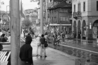 Image of sheet 19800362 photo 18: Zivile Polizeibeamte 'Agents Provocateurs' verhaften einen Demonstranten am Limmatquai, Zürich 1980.

Jugendbewegung Bewegig AJZ Zürcher Jugendunruhen Demonstrationen
Zürich youth movement 1980 √
© 1980, by OLIVIA HEUSSLER / www.clic.li