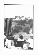 Image of sheet 19800362 photo 31: Im 'Zuschauerraum' während Performance von Giuseppe Reichmuth Lenzburg Aargau. 09.80 Theater Vorstellung Wiese Open air Lenzburg Aargau Kultur Culture Projekt 1980 Aktion Schweiz Switzerland Wachmann Gäste Besucher Audience Zuschauer