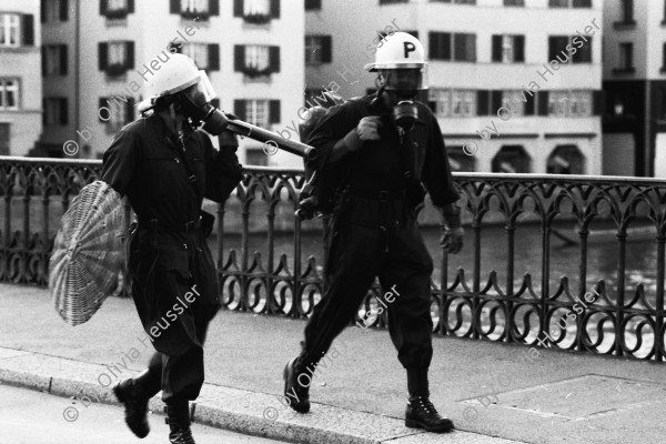 Image of sheet 19800362 photo 5: Demo für sofortige Wiedereröffnung des Autonomen Jugendzentrums AJZ. (geschlossen am 4.9.80) Polizeigrenadiere