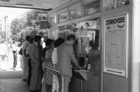 Image of sheet 19800371 photo 33: Dampfschiff Kasse für den Billett verkauf. Zürichsee Fahrplan Bürkliplatz TouristInnen. Zürich 1980