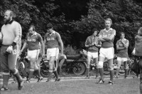 Image of sheet 19800380 photo 19800380: Fritz Künzli (* 8. Januar 1946 in Glarus) ist ein ehemaliger Schweizer Fussballspieler, der mit dem FC Zürich FCZ in den Jahren 1966 und 1968 zweimal in der Nationalliga A die Schweizer Fussballmeisterschaft gewann.

Erich Schärer (* 1. September 1946 in Zürich) ist ein ehemaliger Schweizer Bobpilot.
Er gewann bei den Olympischen Winterspielen 1976 in Innsbruck die Bronzemedaille im Zweier-Bob und die Silbermedaille im Vierer-Bob. Diese Leistung konnte er bei den Olympischen Winterspielen 1980 in Lake Placid übertreffen. Er gewann die Goldmedaille im Zweier-Bob und die Silbermedaille im Vierer-Bob. 
Mit ihm fuhr ich in St. Moritz im Feierabend den Bobrun hinunter.
Tiger trinkt aus Flasche im Käfig. für Blick