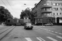 Image of sheet 19800400 photo 12: Kinderwagen  und Spielsachen vor einem Kiosk. Güterwagen überqueren die Strasse.