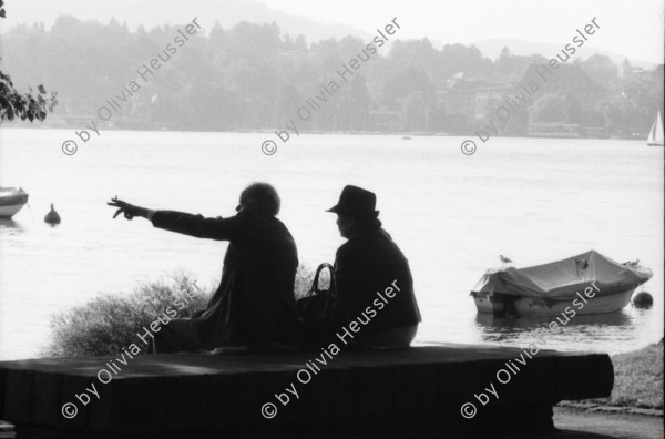 Image of sheet 19800401 photo 7: Alte Menschen auf Sitzbank am See Zürich, 1980. Switzerland Schweiz