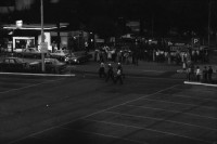 Image of sheet 19800402 photo 14: Polizei schliesst das Autonome Jugendzentrum beim Carparkplatz mit Tankstelle. Zürich, 1980. 
Jugendbewegung Bewegig AJZ Zürcher Jugendunruhen Demonstrationen youth movement
Negative unauffindbar verloren ? falsch abgelegt