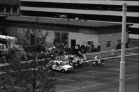 Image of sheet 19800402 photo 8: Schliessung AJZ Michel Euler als Photograph vor AJZ Polizeigrenadiere weisen mich weg und bedrohen mich mit Gummigeschoss Gewehr. Anklage. Auto mit kaputter Heckscheibe. Stacheldraht. Polizei. Nacht.
Jugendbewegung Bewegig AJZ Zürcher Jugendunruhen Demonstrationen Zürich 1980
Negative unauffindbar verloren ? falsch abgelegt