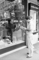 Image of sheet 19800403 photo 5: Eingeschlagene Schaufenster beim Wollen Keller an der Bahnhofstrasse nach Schliessung des AJZ in Zürich 1980.
Jugendbewegung Bewegig AJZ Zürcher Jugendunruhen Demonstrationen Swiss Schweiz Switzerland Europe