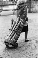 Image of sheet 19800420 photo 23: Pariser Brot im Einkaufskorb. Paris Frankreich 1980