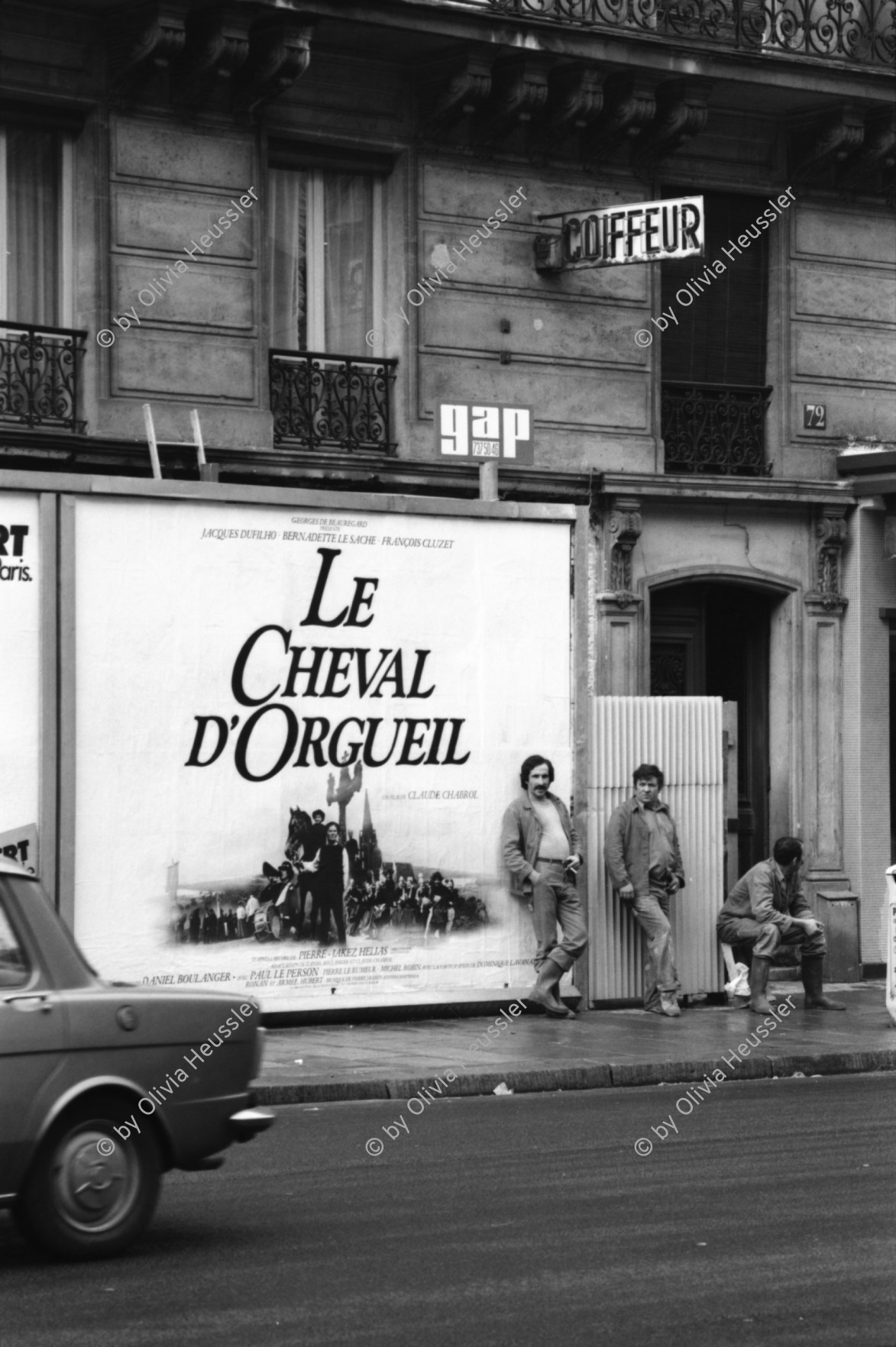 Image of sheet 19800420 photo 35: Arbeiter vor Plakatwand. Le Cheval d'Orgueil. Paris Frankreich 1980
France