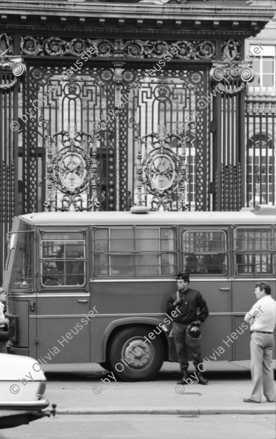 Image of sheet 19800430 photo 15: CRS (Compagnies Républicaines de Sécurité) 
Polizei einheiten vor dem Palais de Justice Paris, Frankreich 1980.