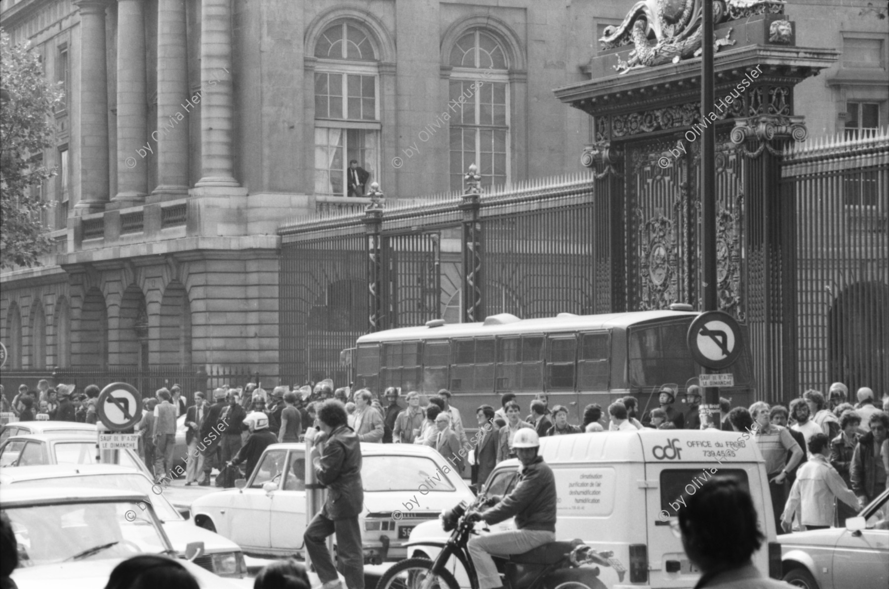 Image of sheet 19800430 photo 18: Prozess gegen Neonazi; Mark Fredrikson, CRS Polizei-Einheiten, Palais de Justice, Frankreich 1980. Justizpalast