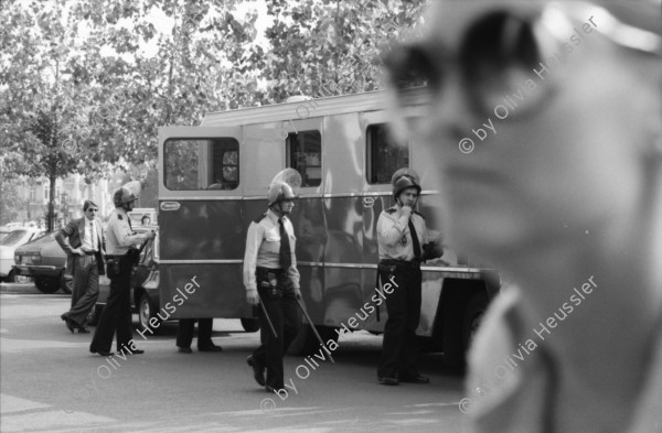 Image of sheet 19800430 photo 26: CRS Polizei Einheiten in Paris, Frankreich 1980.