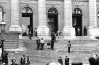 Image of sheet 19800430 photo 28: Am Palais de Justice stehen die Worte: Liberté Egalité Fraternité, Paris, Frankreich 1980.